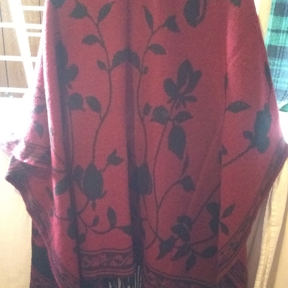 Red Floral Shawl - Picture 5 of 5